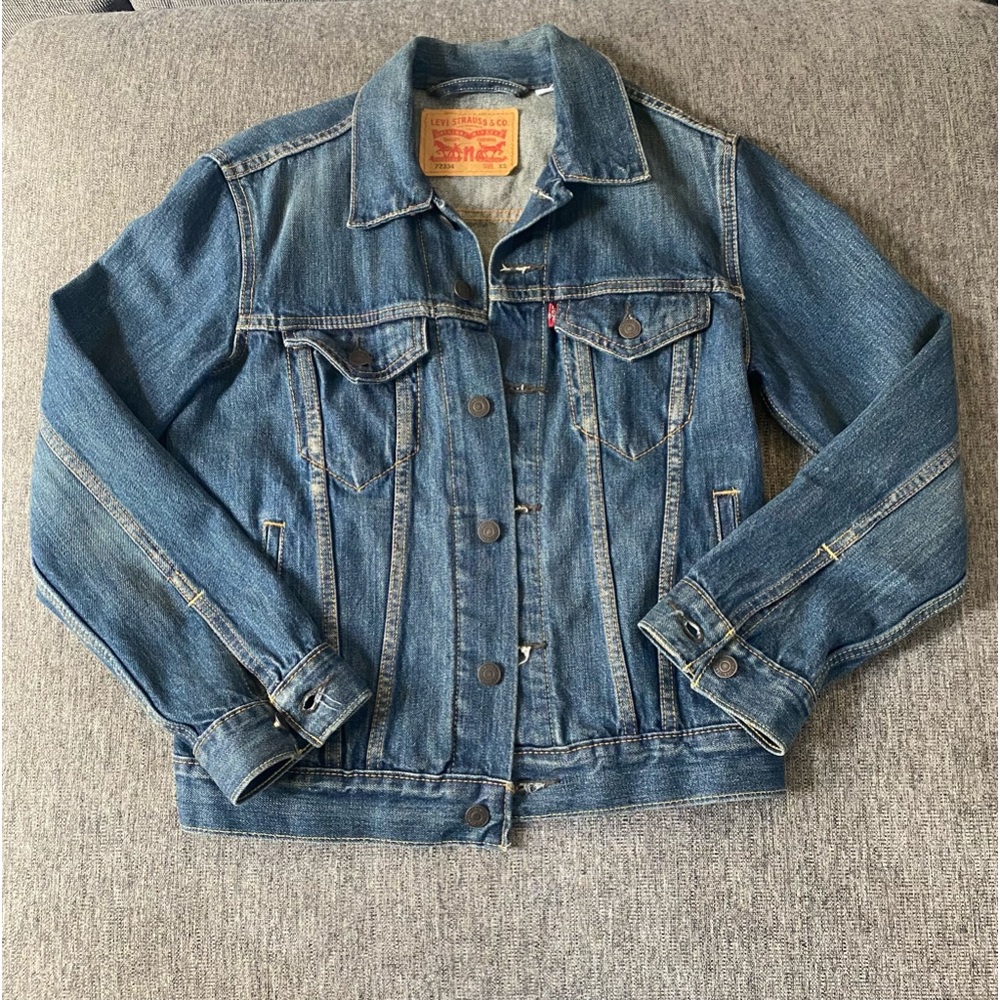 Levi’s blue denim trucker jacket.  Size XS men’s.